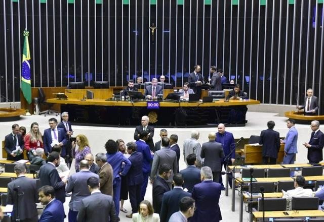 Imagem da noticia Câmara rejeita maioria dos destaques e conclui votação da Reforma Tributária