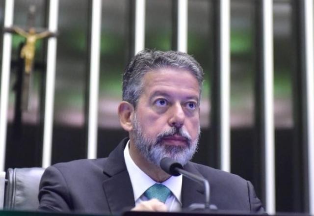 Imagem da noticia Lira comemora aprovação da reforma tributária: "Mudará a economia do país"