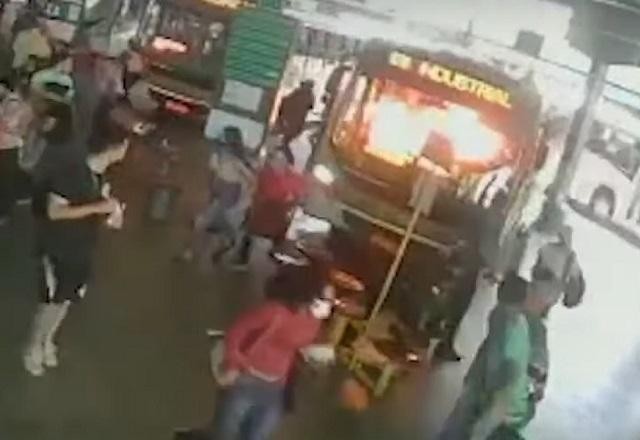 Morre motorista de ônibus que foi queimado por passageira