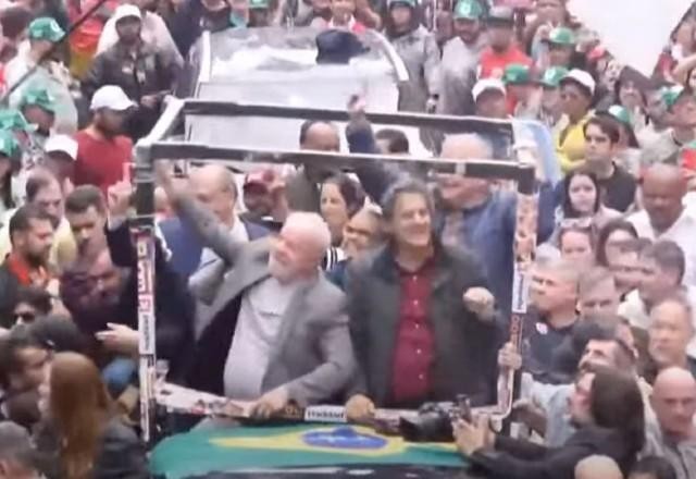 Imagem da noticia Com Haddad e França, Lula faz caminhada na Avenida Paulista, em São Paulo