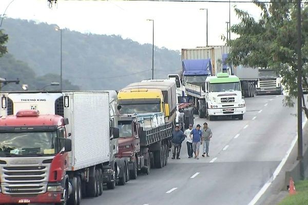 Caminhoneiros apresentam nova proposta da tabela de frete à ANTT