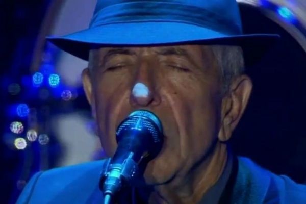 Cantor e compositor Leonard Cohen morre aos 82 anos