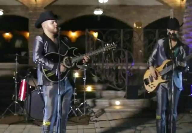 Imagem da noticia Cantor é assassinado com mais de 300 tiros