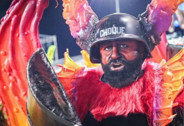 Imagem da noticia Desfile da Vai-Vai coloca PM como demônio e gera embate entre esquerda e direita
