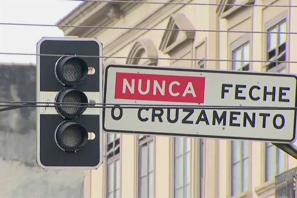 Capital paulista tem mais de 100 semáforos quebrados por dia
