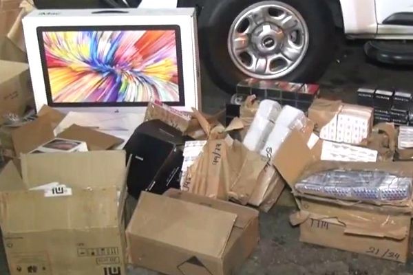 Imagem da noticia Carga contrabandeada que seria vendida na rua 25 de Março é apreendida