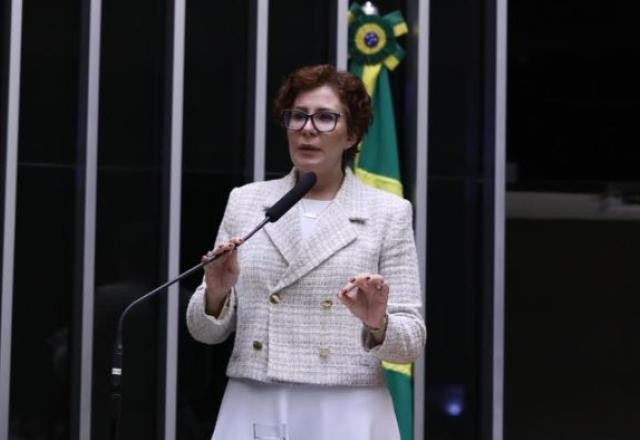 Polícia Federal adia depoimento de deputada Carla Zambelli