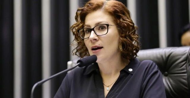 Imagem da noticia Moraes e Dino votam para condenar Zambelli a 10 anos de prisão por invasão ao sistema do CNJ