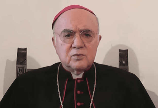 Imagem da noticia Papa Francisco excomunga arcebispo ultraconservador por 'cisma'