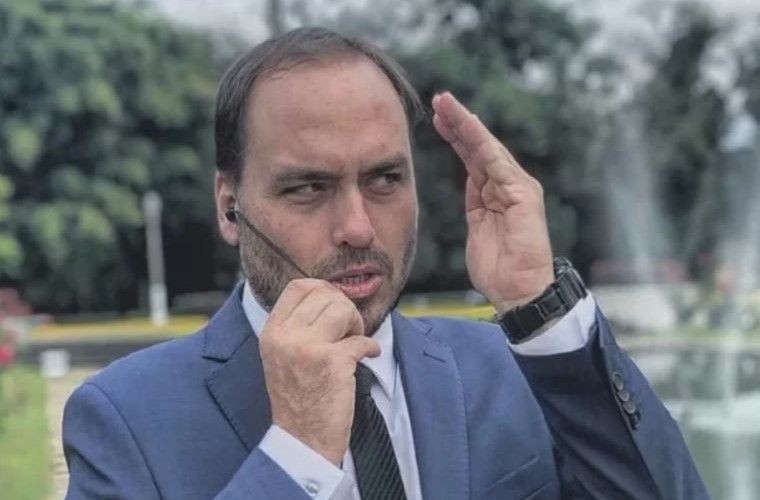 Imagem da noticia PF apreende computador da Abin em operação contra Carlos Bolsonaro sobre espionagem
