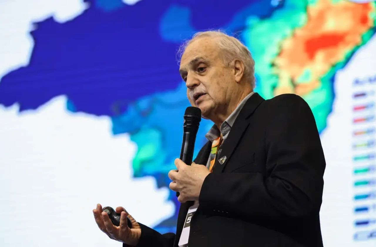 Imagem da noticia Papa nomeia cientista brasileiro Carlos Nobre para conselho do Vaticano