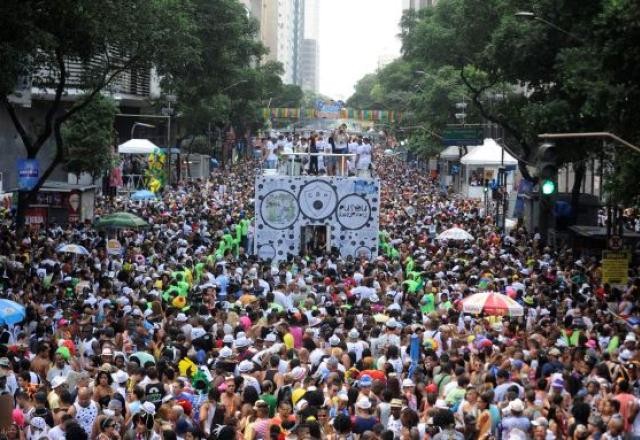 Imagem da noticia Xixi na rua no Carnaval: Prefeitura do Rio multa mais de 400 foliões 