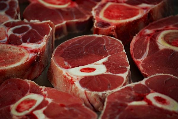 Carne de primeira: Ladrão é flagrado tentando roubar picanha