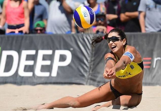 Imagem da noticia Carol Solberg é denunciada pelo STJD por protesto contra Jair Bolsonaro