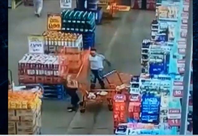 Mulher é atacada com carrinho de supermercado em Brasília (DF)