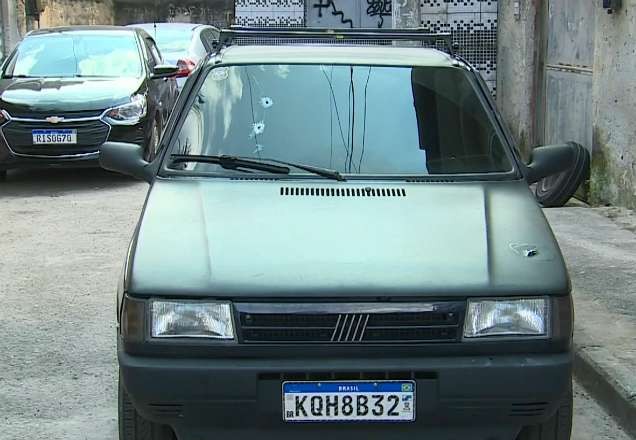Imagem da noticia Carro é atingido por tiros após família entrar por engano em favela no RJ