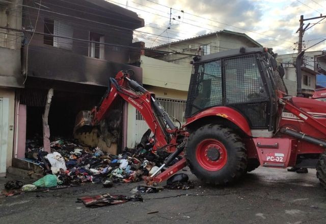 Imagem da noticia Incêndio atinge casa durante a madrugada em São Paulo