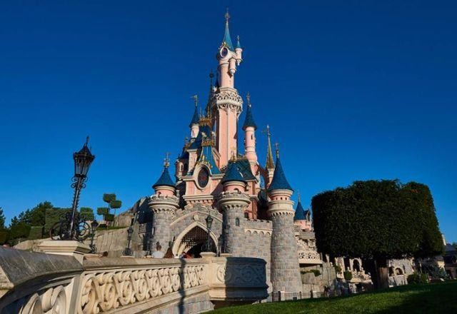 Imagem da noticia Funcionários da Disneyland Paris ocupam castelo durante greve