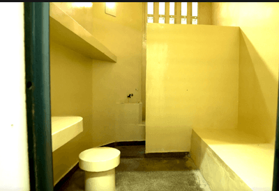 Sem TV e apenas 6m²: imagens mostram cela de Vorcaro na Papuda