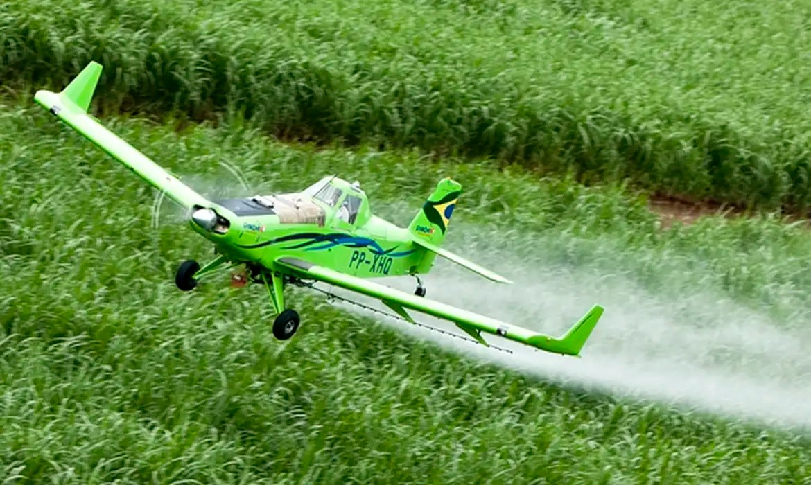 Imagem da noticia Senado aprova projeto que facilita liberação de agrotóxicos, apelidado de PL do Veneno
