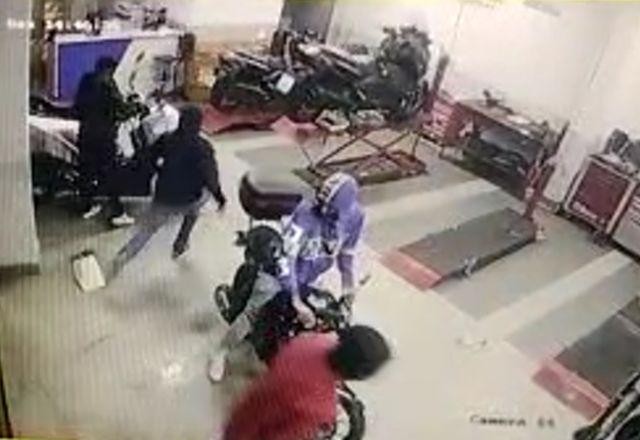 Grupo invade concessionária e rouba motos na Zona Sul de SP