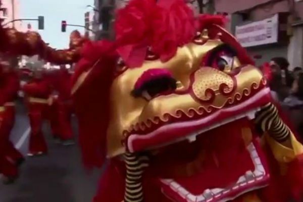 Cerca de 200 mil pessoas comemoram a chegada do Ano Novo Chinês
