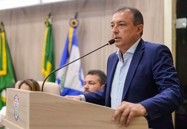 Imagem da noticia Garçom mata vereador e esfaqueia duas pessoas em restaurante no interior do Ceará