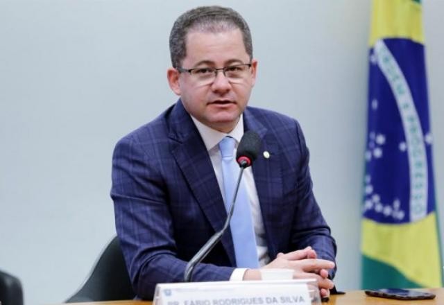 Imagem da noticia Bancada evangélica critica STF e cobra MP sobre liberação de cultos