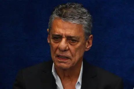 Imagem da noticia Justiça do Rio derruba indenização de Flávio Bolsonaro a Chico Buarque