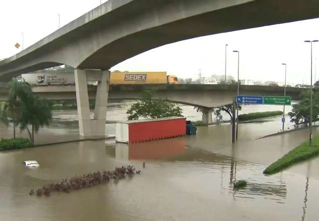 Chove 96% da média prevista para fevereiro em apenas 24 horas em SP