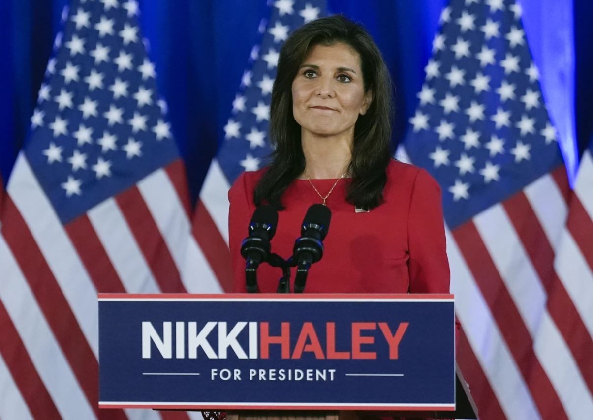 Nikki Haley, única rival de Trump, desiste de disputa à Casa Branca