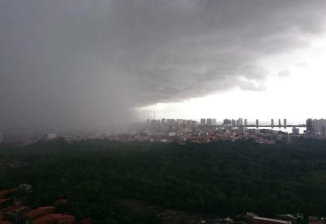 Sul e sudeste em dia típico de outono; centro-oeste com retorno da chuva