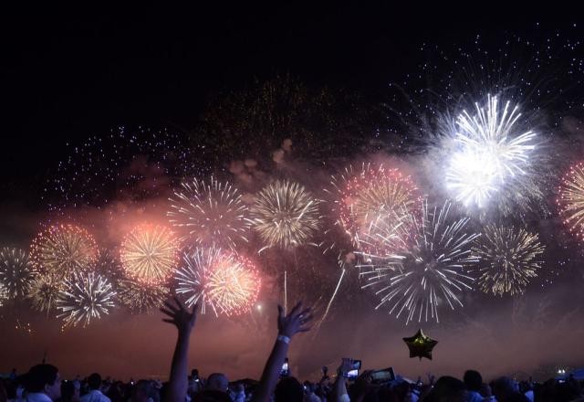 Capitais celebram a chegada de 2022 com fogos; veja 