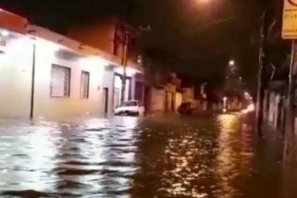 Chuva forte de quarta-feira provocou estragos na capital paulista