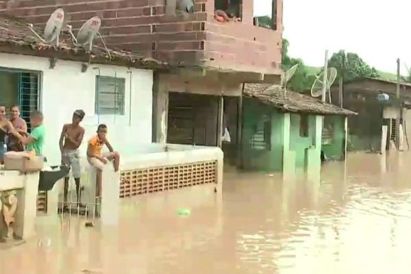 Imagem da noticia Chuva já provocou três mortes e deixou 40 mil pessoas desalojadas