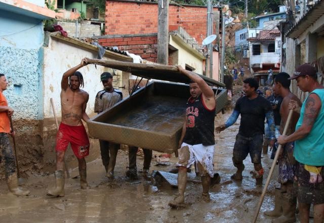 Imagem da noticia Sobe para 64 o número de mortos no litoral de SP