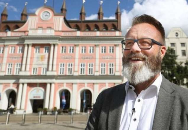 Cidade da Alemanha celebra vitória  contra o coronavírus