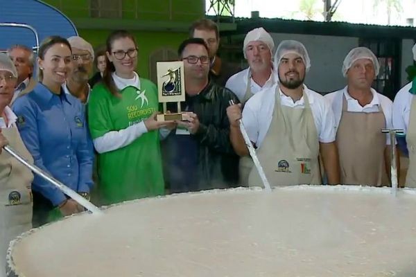 Cidade gaúcha prepara o maior arroz-doce do Brasil