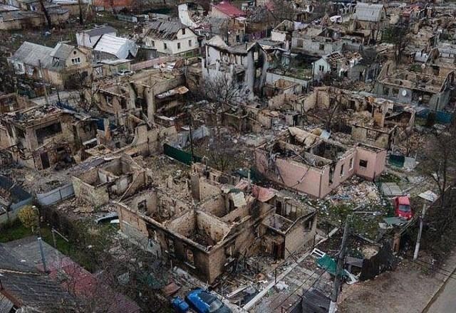 Imagem da noticia Rússia pressiona Mariupol enquanto se concentra no leste da Ucrânia