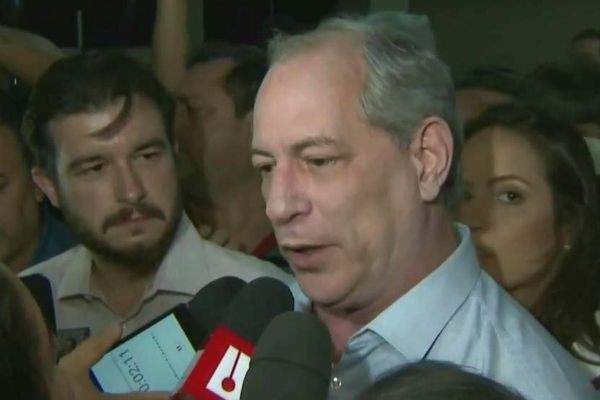 Ciro Gomes condena ataque sofrido por Jair Bolsonaro