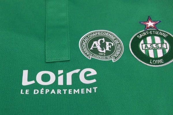Imagem da noticia Clubes de várias partes do mundo colocam escudo da Chapecoense na camisa