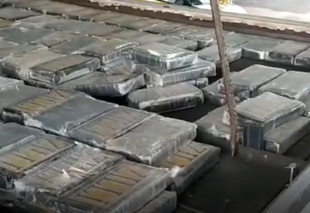 Imagem da noticia Polícia Rodoviária apreende quase uma tonelada de cocaína no Paraná