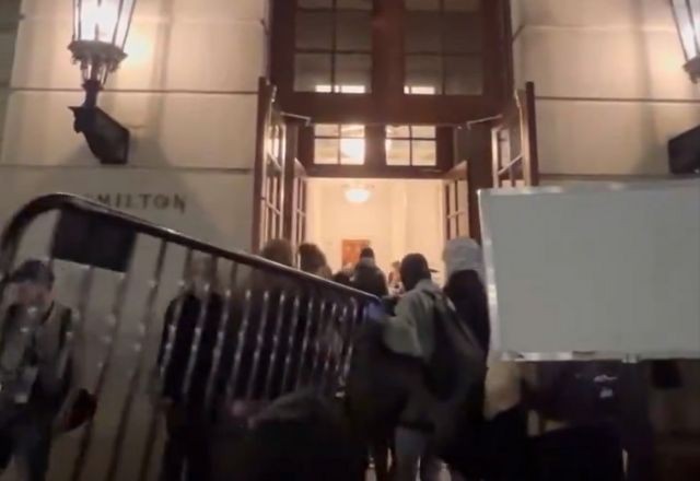 Imagem da noticia EUA: manifestantes pró-Palestina invadem prédio da Universidade de Columbia