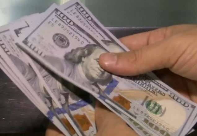 Imagem da noticia Com terceira alta consecutiva, dólar atinge cotação recorde de R$ 4,27