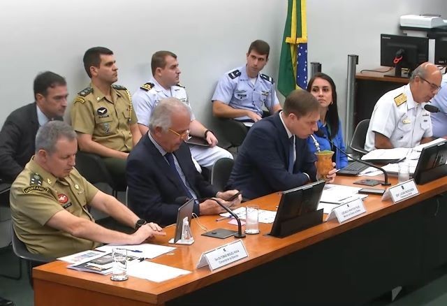 Comissão da Câmara ouve ministro da Defesa e comandantes das Forças Armadas; assista