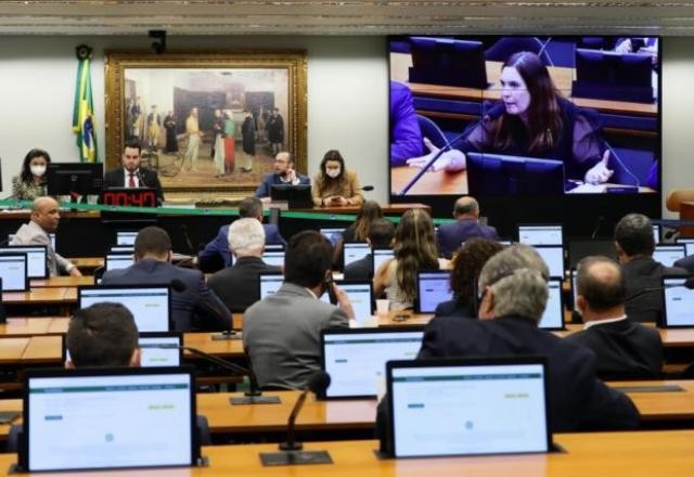 Imagem da noticia Comissão da Câmara rejeita voto impresso, mas texto deve ir a plenário