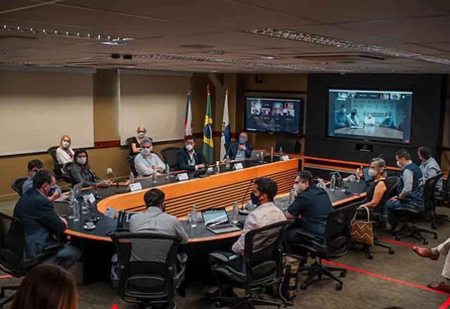 Imagem da noticia Eduardo Paes critica governador e chama feriado de "CastroFolia"