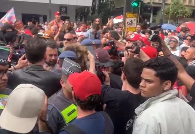 Imagem da noticia Polícia separa MBL e Boulos durante panfletagem em São Paulo
