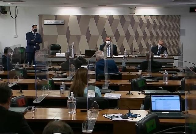 Imagem da noticia Senadores fazem relatórios paralelos na CPI da Pandemia