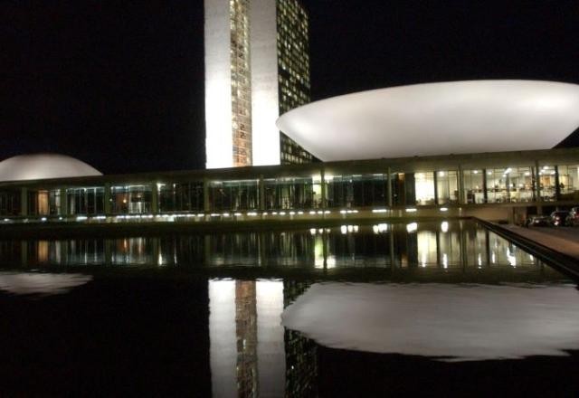 Imagem da noticia Governo envia proposta de orçamento e prevê mínimo de R$ 1.389 para 2024